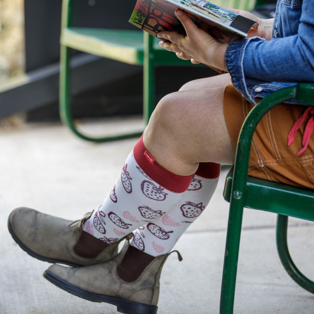 Strawberries (Cotton Compression Socks)