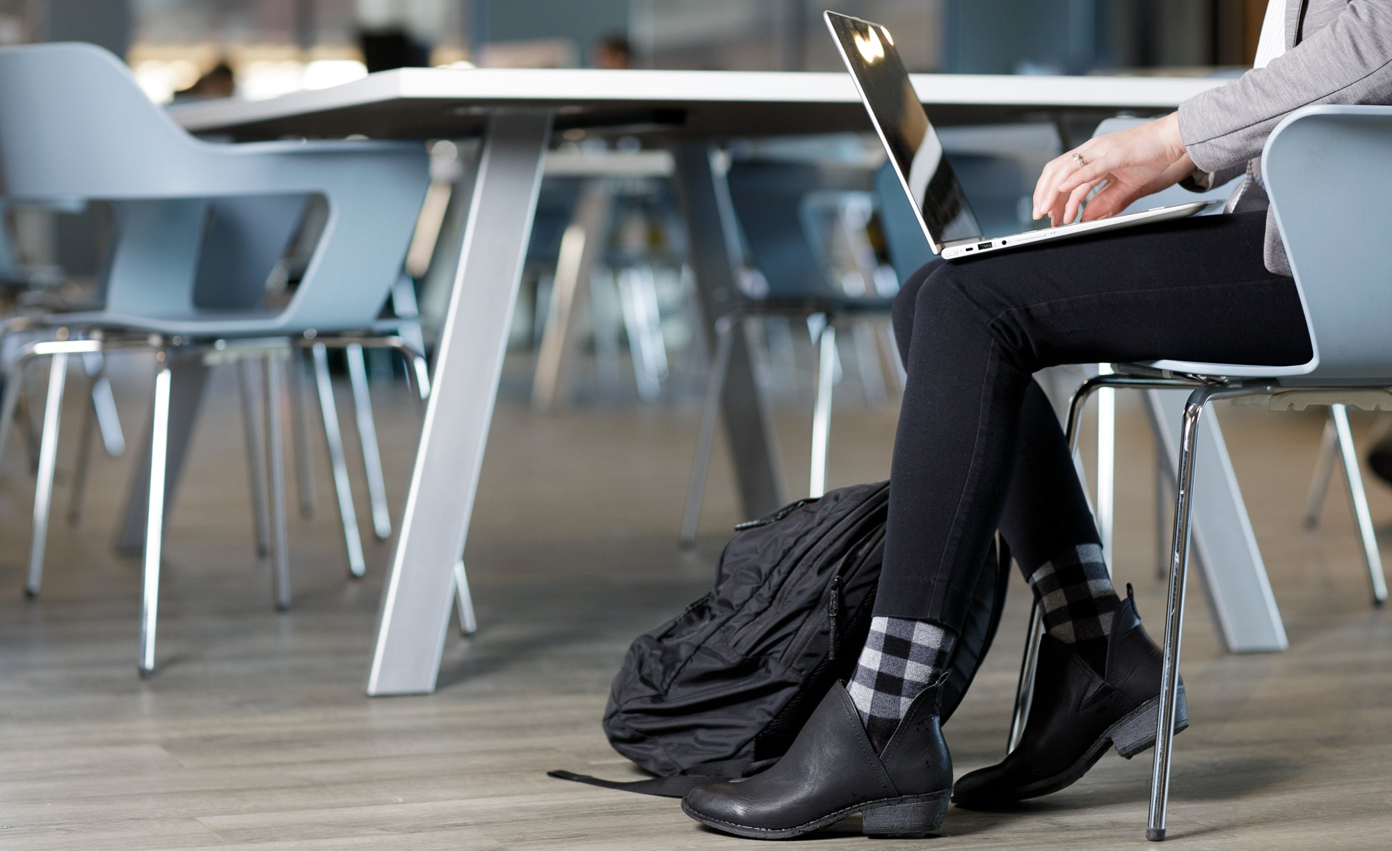 women wearing cotton compression socks with her laptop